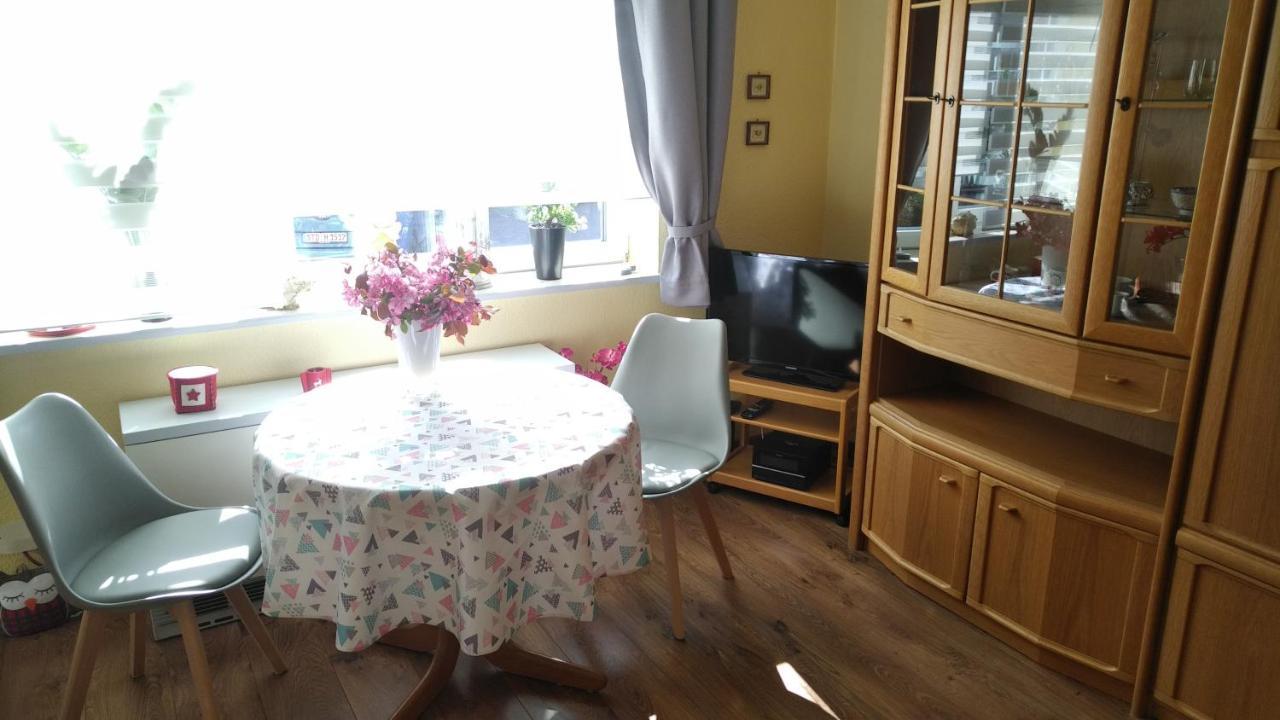 Haus Tertius - Strand- Und Hafennahe Ruhige Ferienwohnung Busum Luaran gambar
